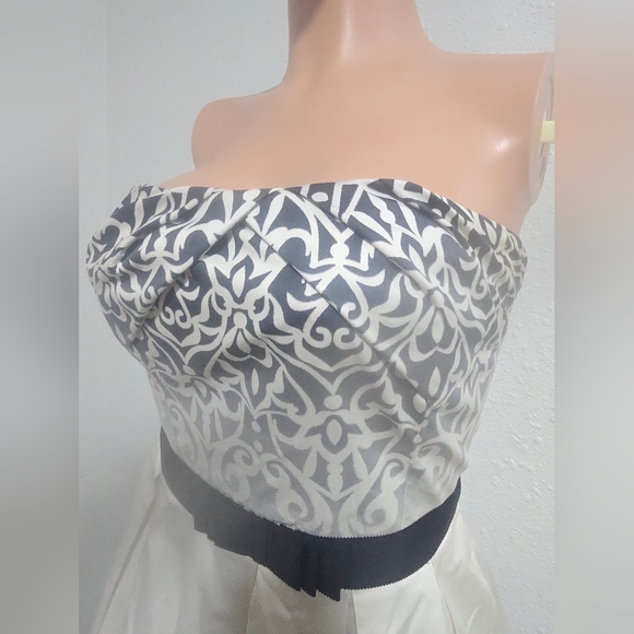 Elegant Strapless Black and White Dress - Picture 3 of 7